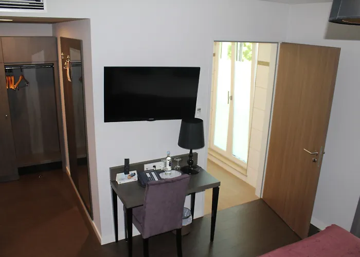 Hotel Arena An Der Friedberger Warte 3*